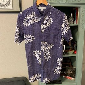 Old Navy Relaxed Fit Utility Shirt Indigo Hawaiian Print Size S NWT